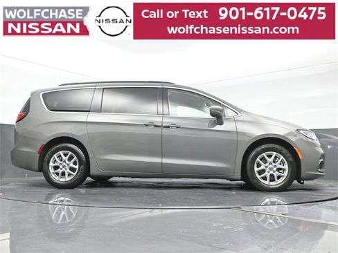 Used 2022 Chrysler Pacifica Touring-L image 25