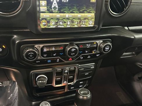Used 2023 Jeep Wrangler Unlimited Sahara AWD/4WD image 18