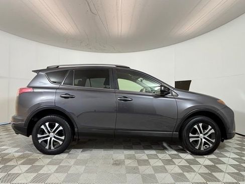 Used 2017 Toyota RAV4 LE AWD/4WD image 8