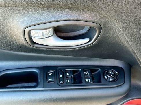 Used 2023 Jeep Renegade Trailhawk w/ Trailhawk Elite Group AWD/4WD image 19