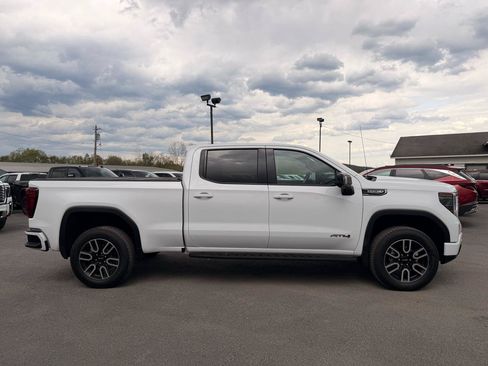 Used 2025 GMC Sierra 1500 AT4 w/ Technology Package AWD/4WD image 4