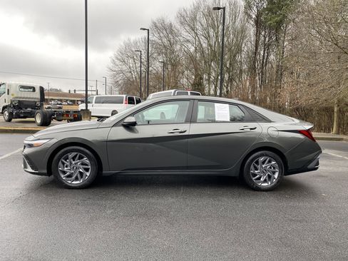 Used 2024 Hyundai Elantra SEL image 6
