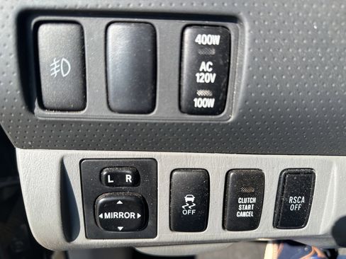 Used 2015 Toyota Tacoma 4x4 Double Cab image 9