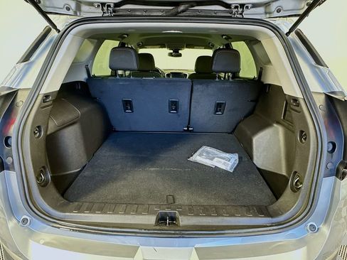 Used 2024 GMC Terrain SLE image 25