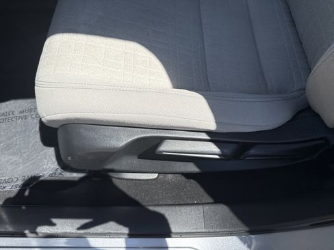 Used 2023 Honda HR-V LX image 18
