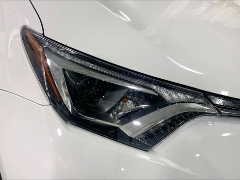 Used 2018 Toyota RAV4 XLE AWD/4WD image 28