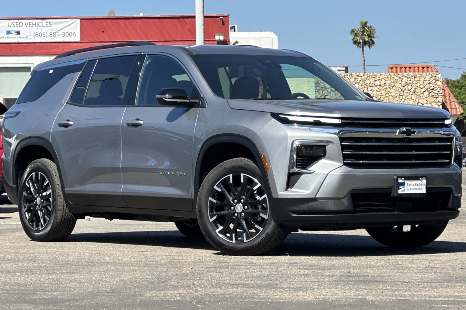 Used 2026 Chevrolet Traverse LT w/ Sun and Wheel Package FWD image 1