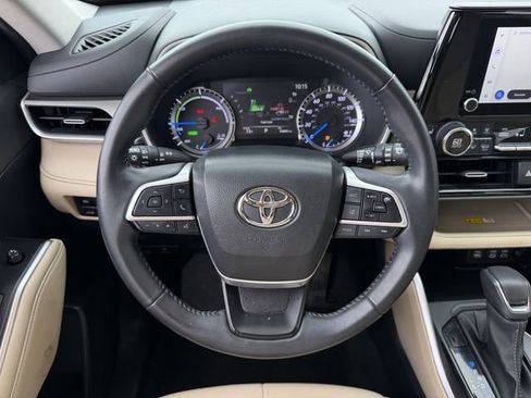 Used 2023 Toyota Highlander XLE image 13