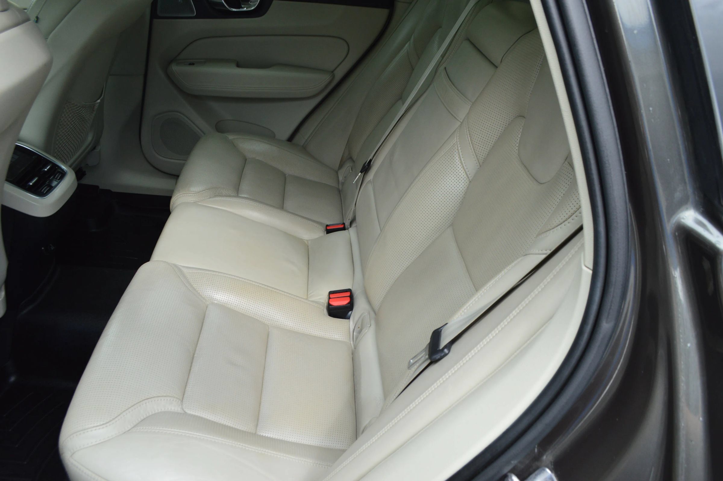 Used 2018 Volvo XC60 T6 Inscription w/ Luxury Seat Package AWD/4WD image 20
