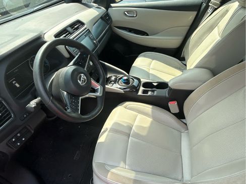 Used 2019 Nissan Leaf SL w/ SL Technology Package FWD image 4