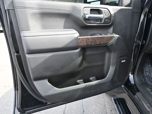 Used 2022 GMC Sierra 2500 Denali w/ Denali Black Diamond Edition image 13