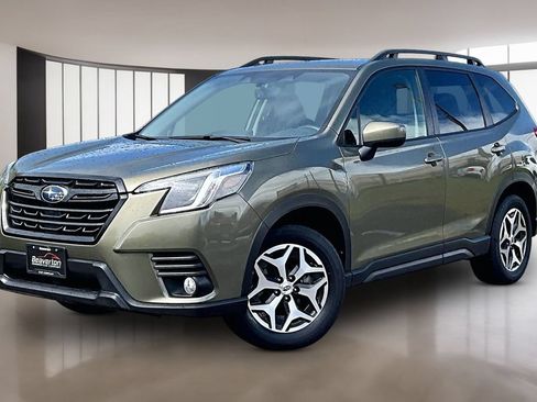 Used 2023 Subaru Forester Premium AWD/4WD image 2