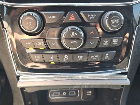 Used 2020 Jeep Grand Cherokee Altitude image 10