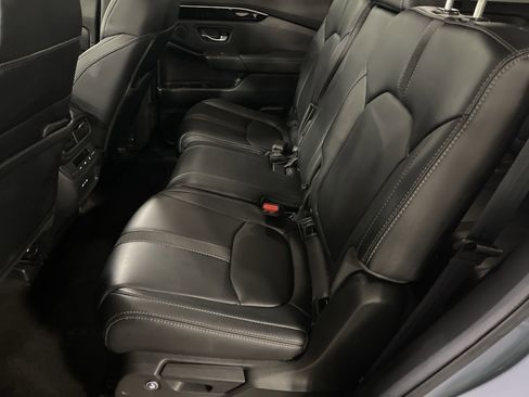Used 2024 Honda Pilot Touring image 12