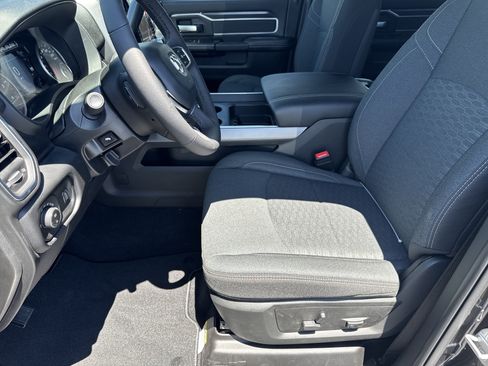 New 2026 RAM 3500 Big Horn AWD/4WD image 9