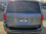Used 2018 Dodge Grand Caravan SE image 4