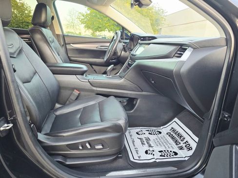 Used 2017 Cadillac XT5 Luxury w/ Driver Awareness Package image 22