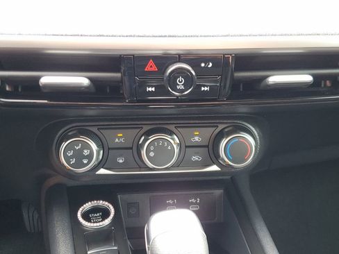Used 2025 Nissan Kicks SV FWD image 21
