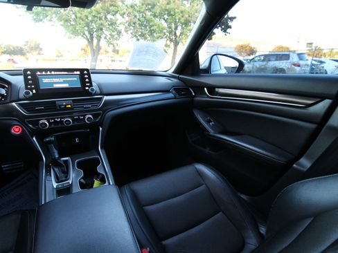 Used 2018 Honda Accord Sport image 38