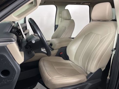 Used 2023 Ford Expedition Limited image 18