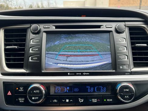 Used 2018 Toyota Highlander XLE image 31