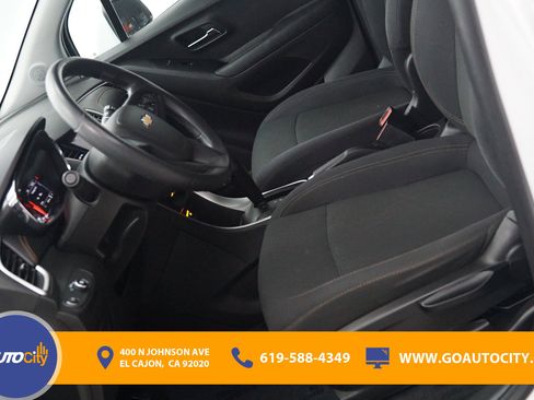 Used 2020 Chevrolet Trax LS FWD image 9