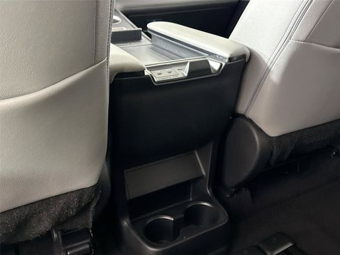 Certified 2025 Toyota Sienna XLE FWD image 36
