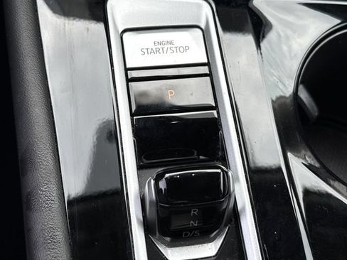 Used 2025 Volkswagen Atlas SE FWD image 34