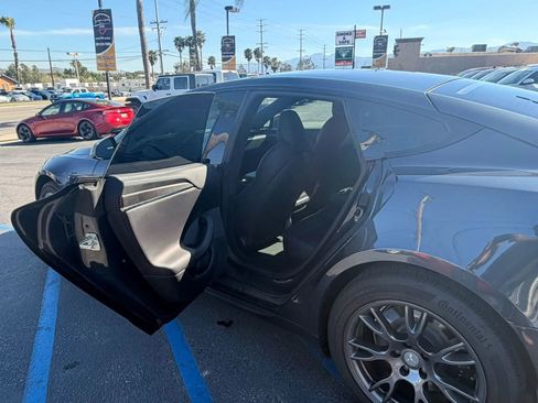 Used 2024 Tesla Model S image 10