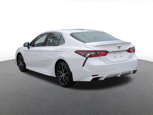 Used 2024 Toyota Camry SE FWD image 4