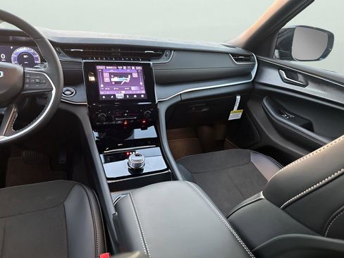 New 2025 Jeep Grand Cherokee L Altitude image 24