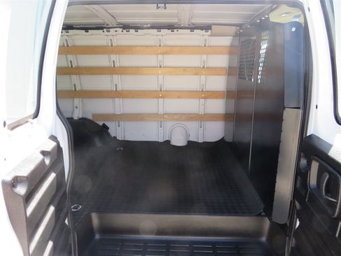 Used 2024 Chevrolet Express 2500 w/ Driver Convenience Package image 15