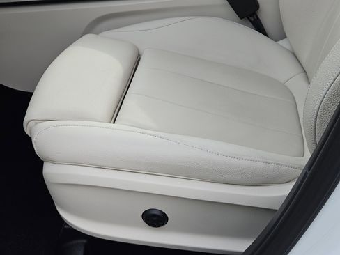 Certified 2025 Mercedes-Benz GLB 250 image 24