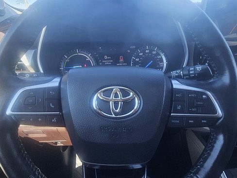 Used 2021 Toyota Highlander Platinum AWD/4WD image 17