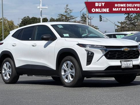 Used 2026 Chevrolet Trax LS FWD image 1