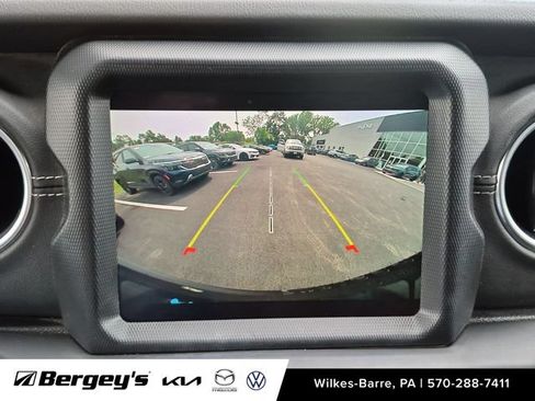 Used 2022 Jeep Wrangler Unlimited Sahara w/ Cold Weather Group AWD/4WD image 18