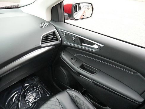 Used 2024 Ford Edge Titanium image 24