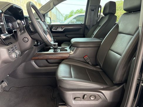 Used 2025 GMC Sierra 1500 SLT AWD/4WD image 15
