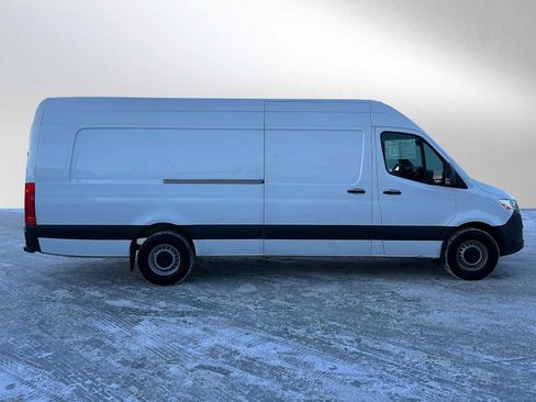 Used 2023 Mercedes-Benz Sprinter 2500 image 2