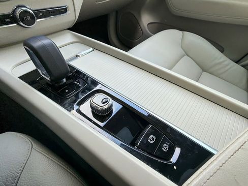 Certified 2023 Volvo XC60 B5 Core w/ Climate Package FWD image 29
