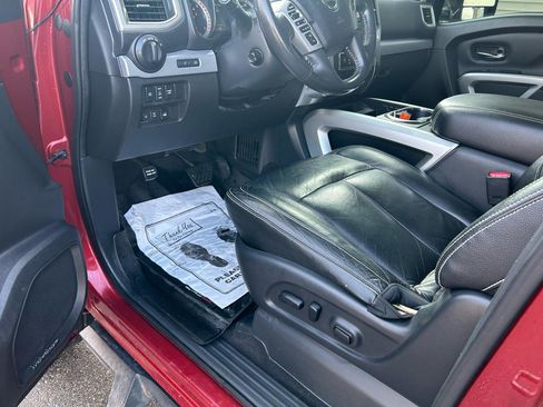 Used 2016 Nissan Titan PRO-4X w/ Pro-4x Convenience Package image 11
