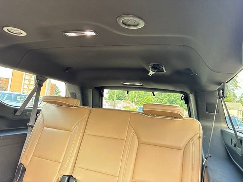 Used 2024 Chevrolet Suburban Premier AWD/4WD image 20
