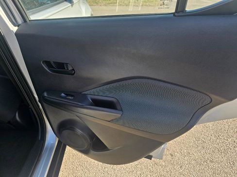 Used 2020 Nissan Kicks S image 18