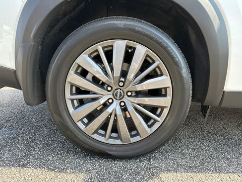 New 2025 Nissan Pathfinder SL w/ SL Premium Package image 18