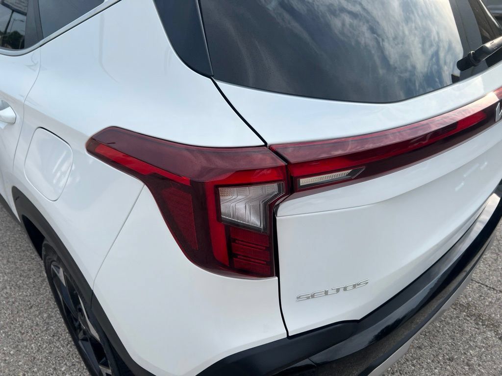 Certified 2025 Kia Seltos EX w/ EX Sunroof Package AWD/4WD image 40