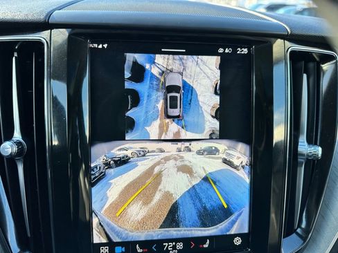 Used 2025 Volvo XC60 B5 Plus image 20