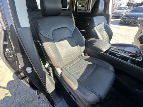 Used 2024 Nissan Pathfinder Platinum w/ Cargo Package image 28