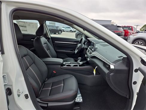 New 2025 Nissan Altima 2.5 SR image 15