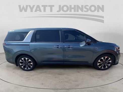 Used 2024 Kia Carnival EX FWD image 11