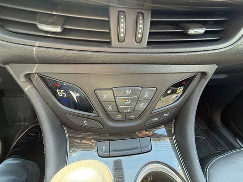 Used 2019 Buick Envision Essence AWD/4WD image 27